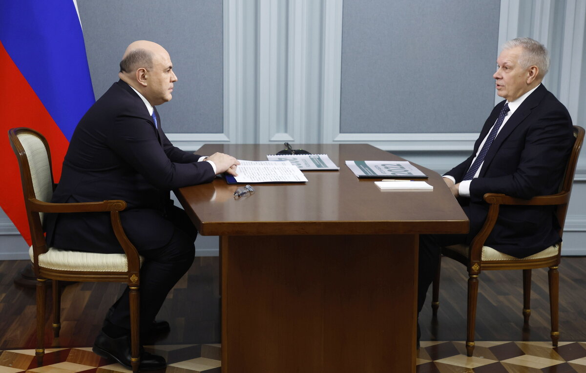    Премьер-министр РФ Михаил Мишустин и глава Россельхознадзора Сергей Данкверт  Дмитрий Астахов/POOL/ТАСС