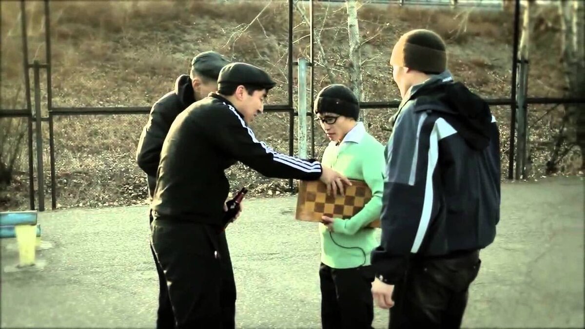 (Поцики шутят – своего в интеллигента переодели. Видос запиливают)