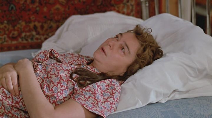 Очень люблю фильм Владимира Меньшова «Любовь и голуби», для меня в порядке вещей — залипнуть в телевизор, мельком увидев, что показывают одну из любимых советских комедий.-9
