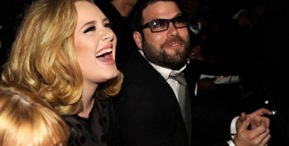    Адель и Саймон Конекки:YouTube / ЗНАМЕНИТОСТИ