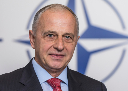    В 74 года Североатлантическому блоку пора уйти на пенсию