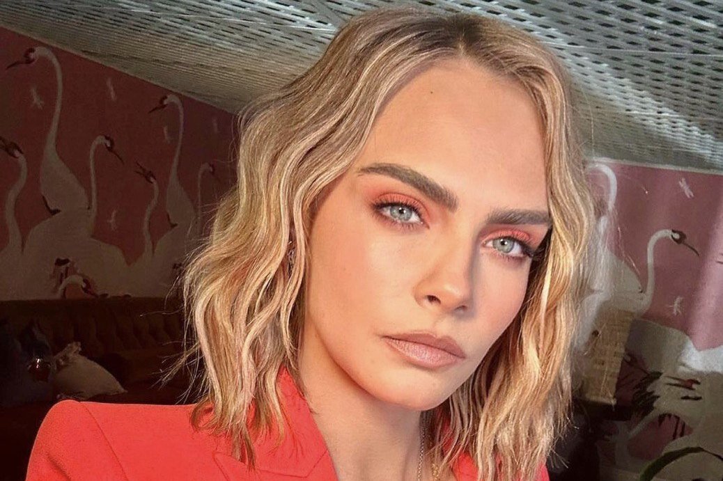     Кара Делевинь демонстрирует самую модную стрижку на лето-2023