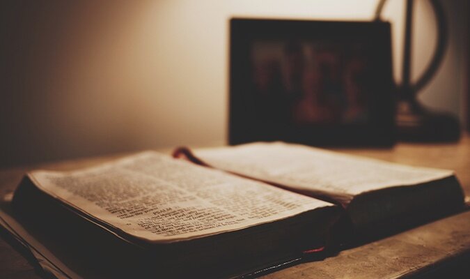 Библия. Фото из открытых источников