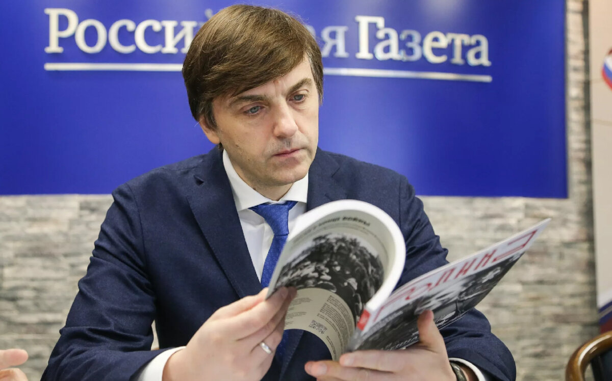 Министр просвещения РФ во время делового завтрака. Источник: rg.ru