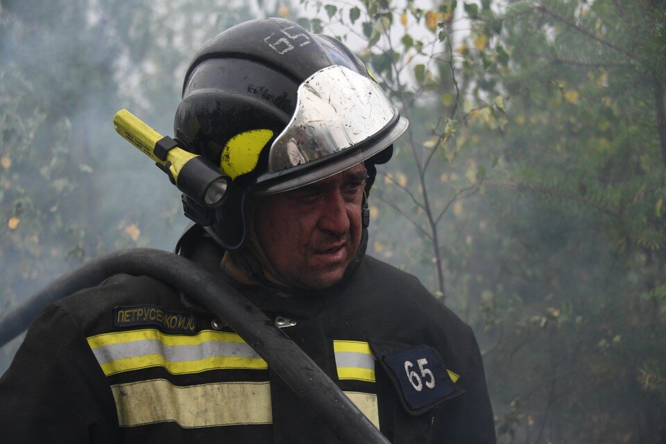     Все случилось из-за грейферного погрузчика, который загорелся. Иван МАКЕЕВ