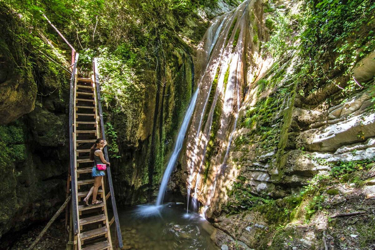    В Тешебской долине есть 7 живописных водопадов разной высоты.Фото: vk.com/djubga_otdix