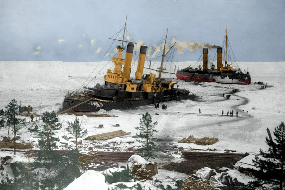 1900, 11 (24) апреля - ледокол "Ермак" снял с мели у острова Гогланд броненосец «Генерал-адмирал Апраксин».