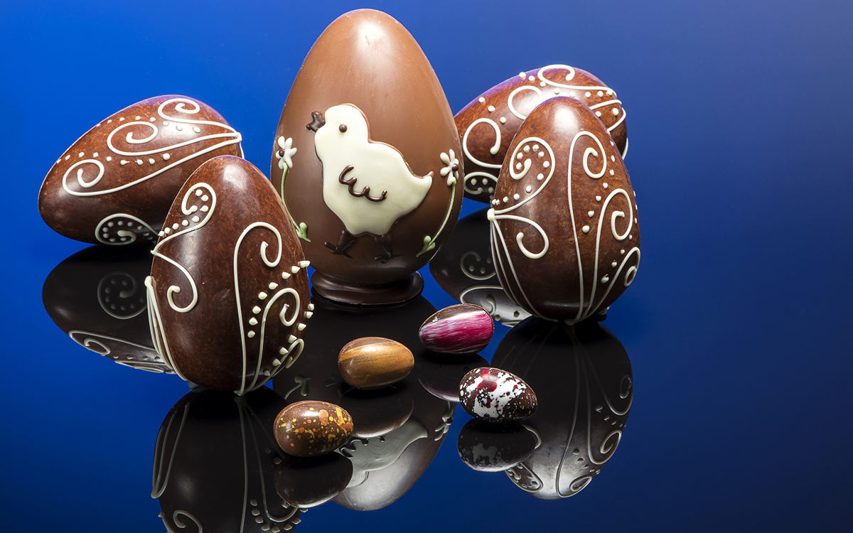 Шоколадные яйца очень понравятся детям