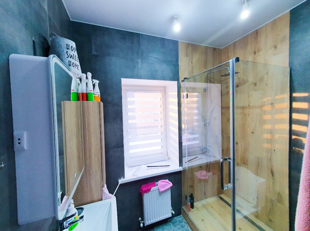 Этот санузел делали по моим эскизам... Жаль, что ремонт уже надо переделывать...