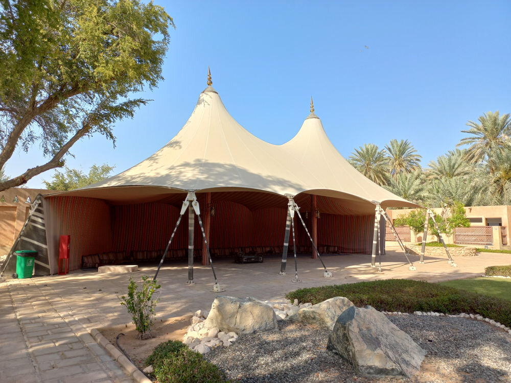 Дворец шейха Заида в городе Аль-Айн. Двор для гостей. Шатер