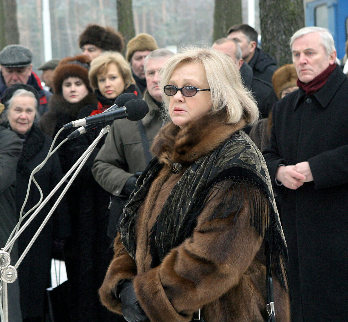  Вдова основателя группы "Песняры" Владимира Мулявина Светлана Пенкина во время церемонии открытия памятника на Восточном кладбище в Минске.