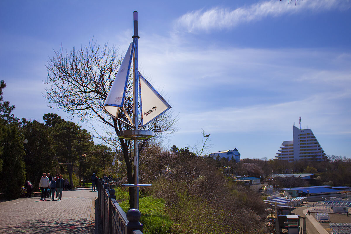 Набережная в районе пляжа "Высокий берег"