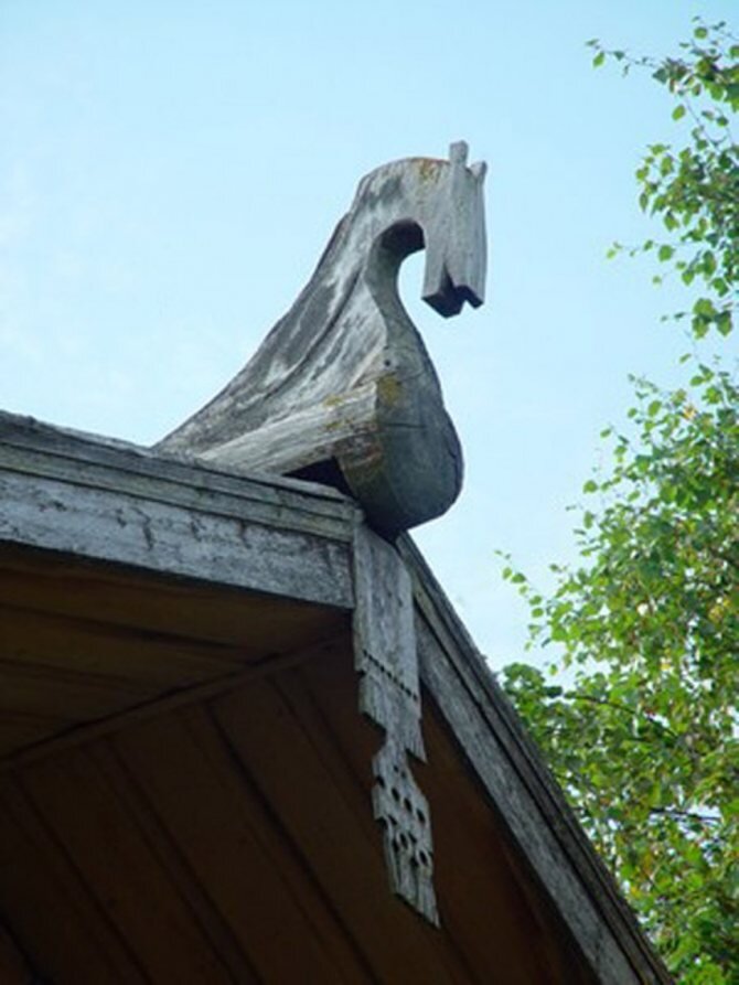 Конек на крыше фото
