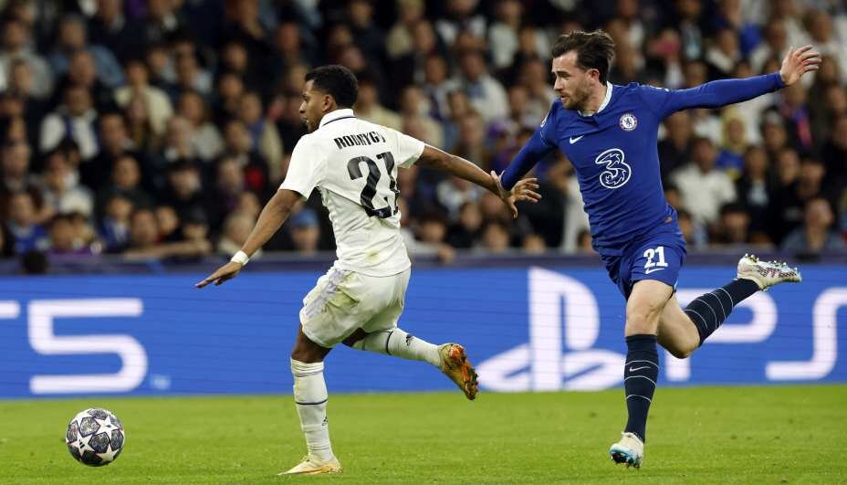    За этот фол против Родриго Бен Чилуэлл получил красную карточку и «Челси»остался вдесятером. Фото: Reuters