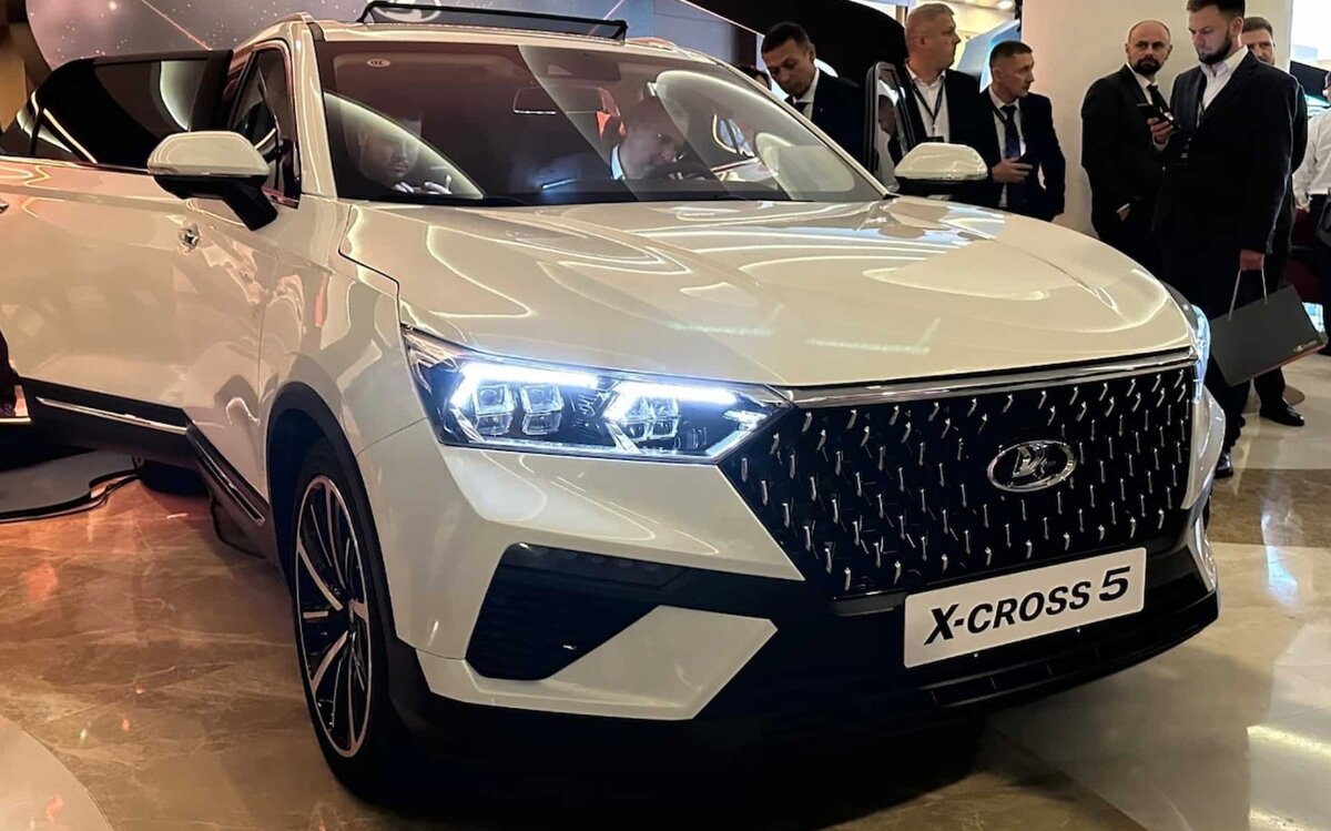 Lada X-cross 5 - новую модель Lada представили дилерам в Сочи | АвтоСлучай!  | Дзен