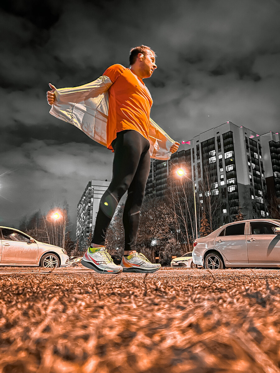 Девушка, мальчики в колготках не интересуют?