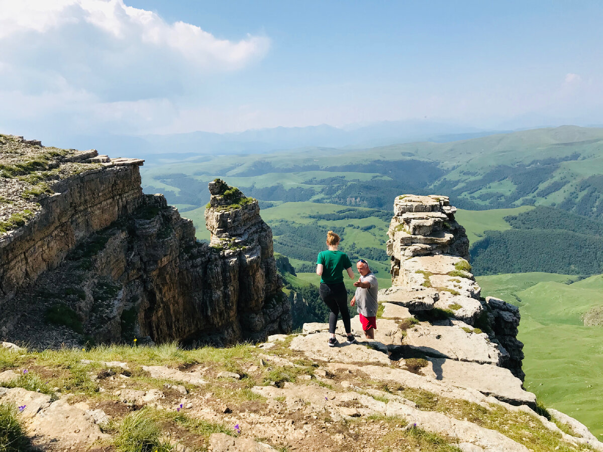 Фото автора, меня не скидывали) я рискнула взобраться на этот пьедестал 