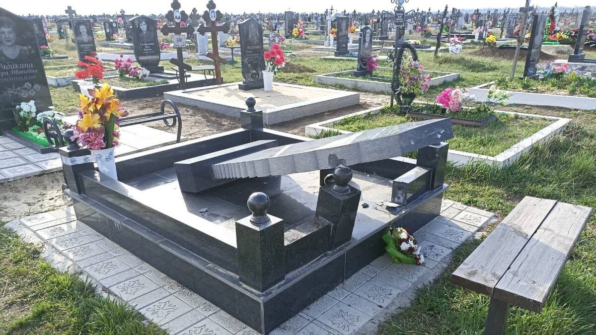    Под Саратовом задержали 2 подростков за массовый погром на кладбищеНовости Саратова и области – Сетевое издание «Репортер64»