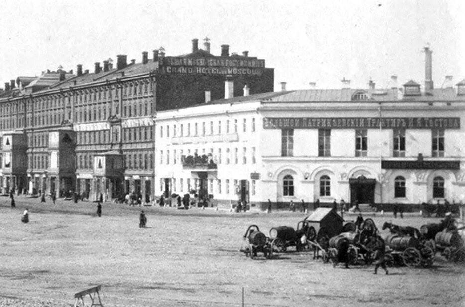 Большой Патрикеевский трактир. Он же трактир Тестова. Фото конца 19-го столетия.