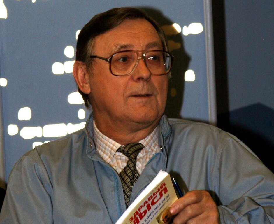 Родился в Москве 8 мая 1939 года. Историк философии. Доктор философских наук (1980), профессор (1984). Окончил философский факультет МГУ, с 1970 года работает на родном факультете. Тема докторской диссертации – «Религиозный идеализм в России эпохи империализма». Фото: letopis.msu.ru