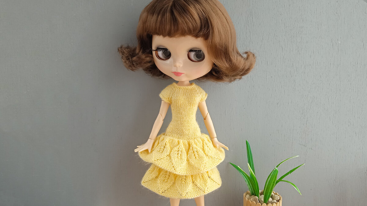 Платье для куклы Блайз "Ваниль"