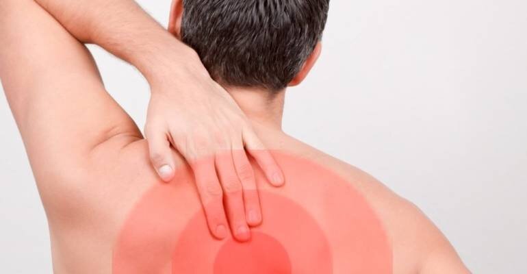 Что делать, когда болит под левой лопаткой сзади со спины