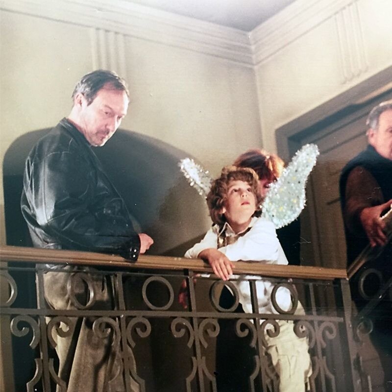 Маленький Ваня в роли ангела в фильме "Приходи на меня посмотреть"