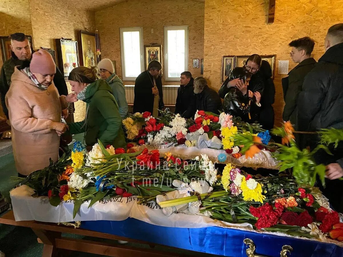 Похороны детей отравившихся в красноярске фото