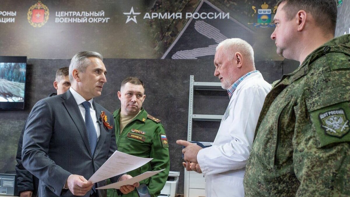     Губернатор Александр Моор увеличил меры поддержки для бойцов в зоне спецоперации и подписал соотвествующее постановление. Об этом он сообщил вчера вечером в своём telegram-канале.