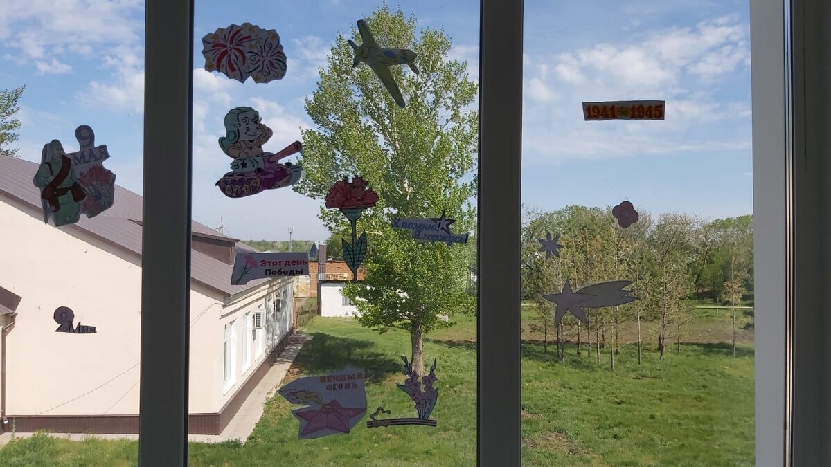  📷    Оренбургские школы присоединились к Всероссийской акции «Окна Победы» Кристина Просвиркина