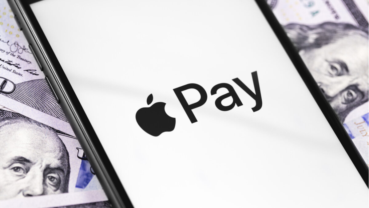 Айфон в долларах. Мобильный кошелек лого Apple pay. На обои доллары айфон сохраненки.