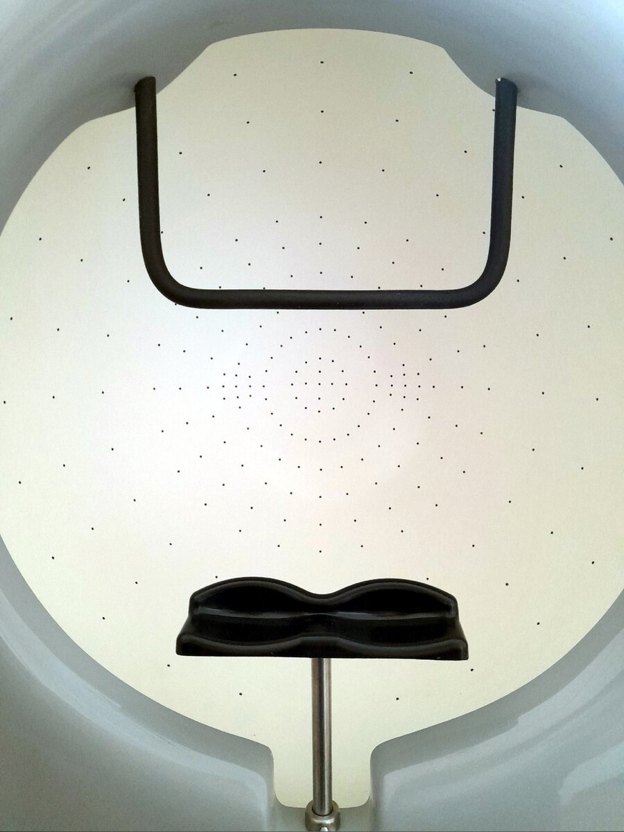 Это не какой-то занятный унитаз, это тот самый анализатор поля зрения