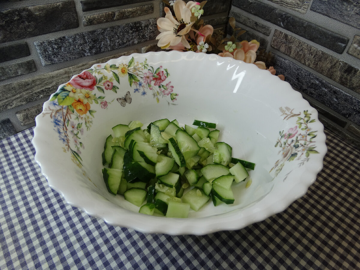 Салат из редиса с огурцами и яйцами | Готовим вкусно дома/ Кулинария/  Рецепты | Дзен