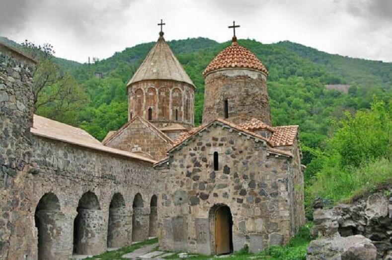 В главном вузе Арцаха (Карабаха) состоялась дискуссия на тему армянского историко-культурного наследия на оккупированных территориях