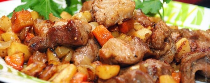 жаркое из свинины с картошкой в кастрюле на плите рецепт по домашнему пошаговый | Дзен
