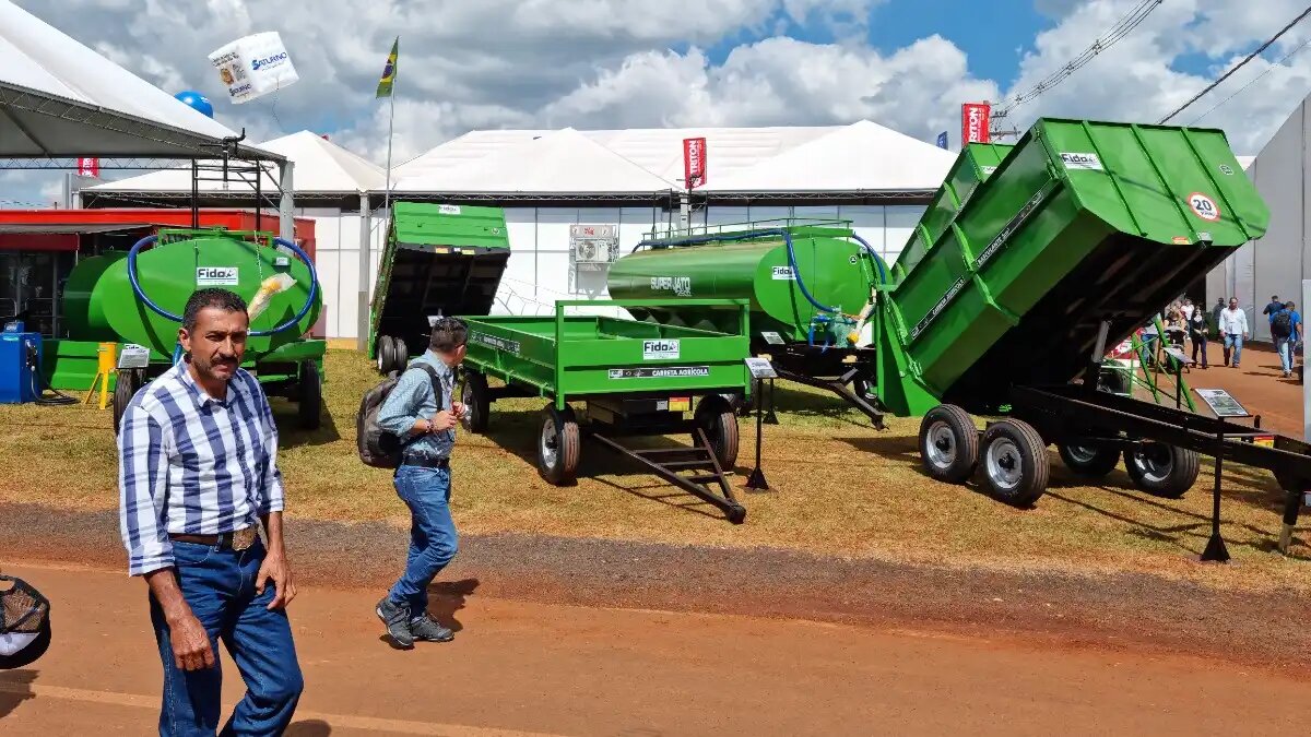 Яркие цвета бразильского карнавала агротехники на выставке Agrishow 2023 |  ГлавПахарь | Дзен