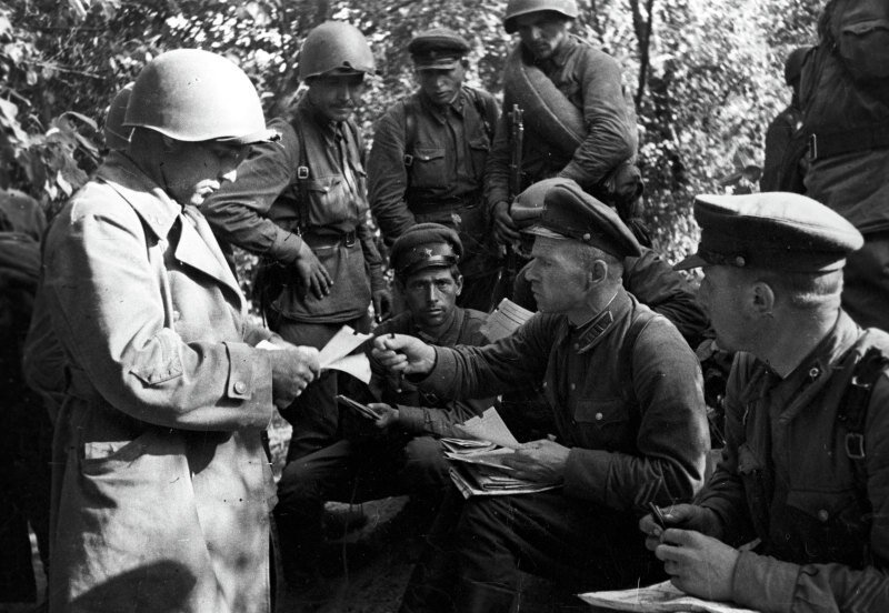     «Города сдают солдаты...» Почему бойцы на войне плакали, читая о Василии Тёркине