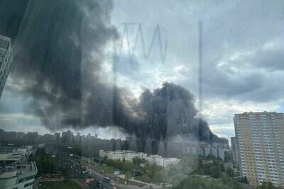    Горит стройка в районе Очаково ©Telegram-канал Осторожно, Москва