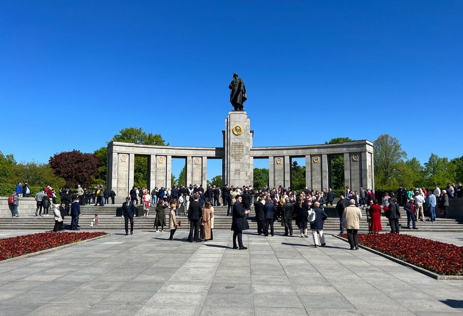    Мемориал павшим советским воинам в парке Тиргартен в Берлине (Германия) © Вячеслав Филиппов/ТАСС