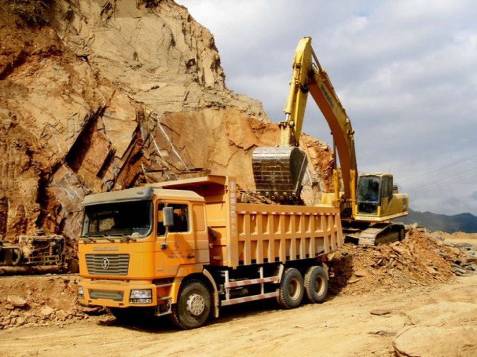 тонар на карьере. тонар 45251. камаз 6580-002-87 самосвал евро 5. камаз 65115 с песком. работа на самосвале в крыму.