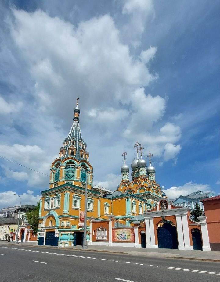 Храм Григория Неокесарийского на Якиманке, тут и далее фото автора статьи, апрель 2023