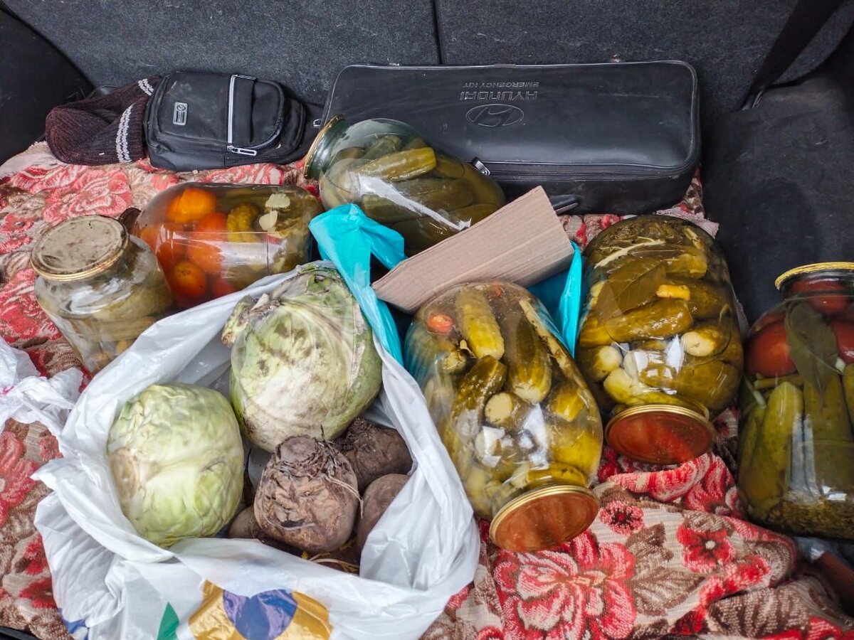 Продукты, которые передают неравнодушные люди и привозят волонтёры