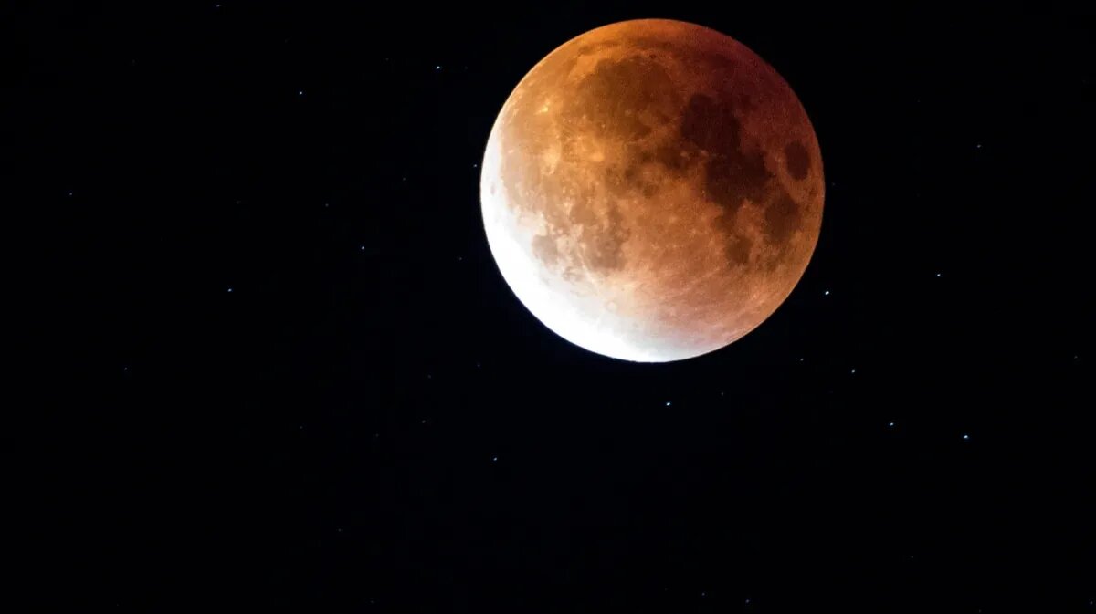 4 июня - воскресенье, Полнолуние, а 18 июня, воскресенье, Новолуние. Фото: www.piqsels.com