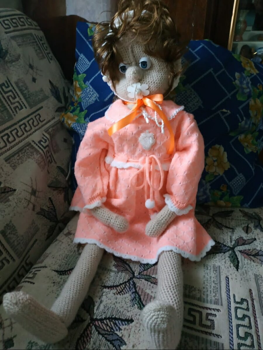 Пряжа, пехорка, Синтепон, супчик, глазки пустышки, чепчик, платье.