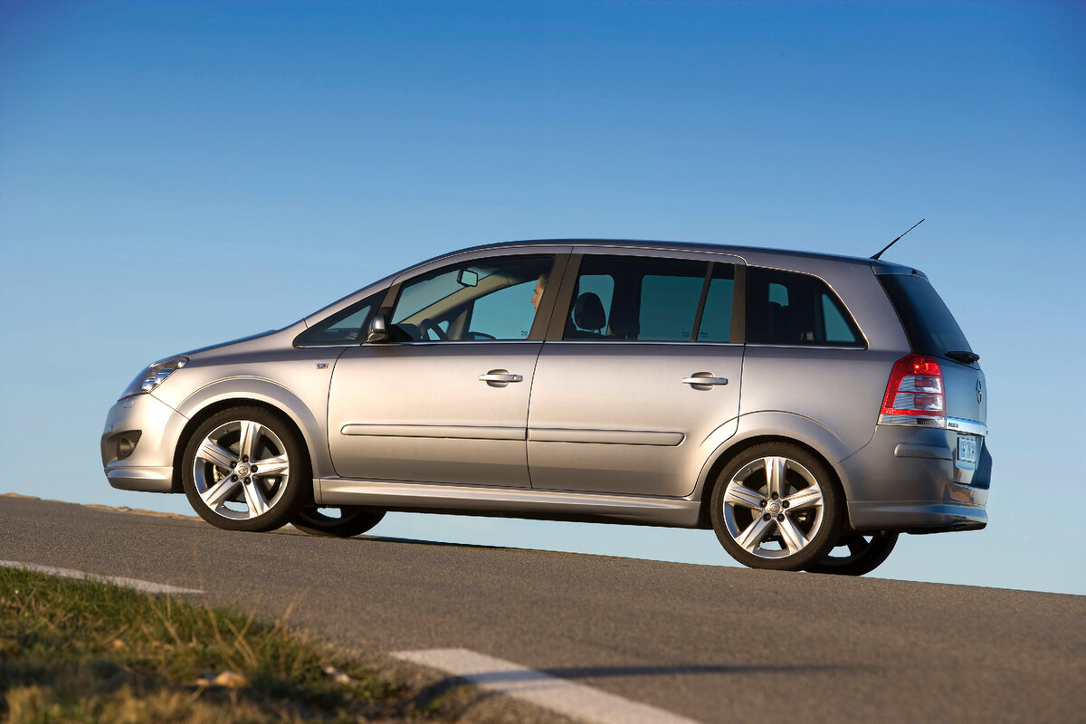 Opel Zafira семиместный