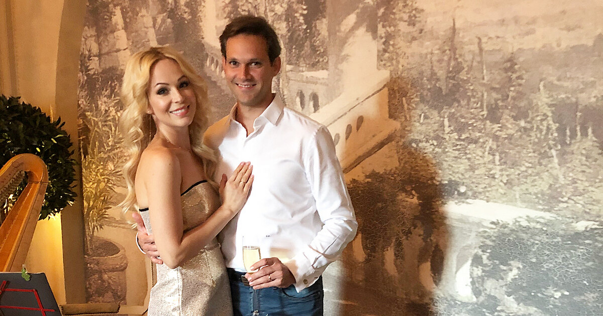 Ирина Медведева с мужем, Общедоступные источники