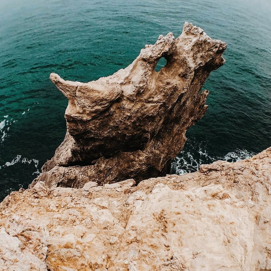 Крым скала в воде