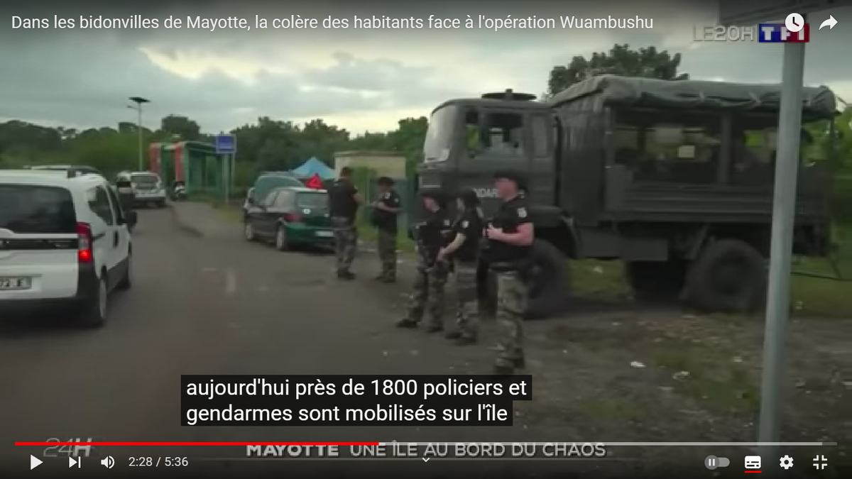 Полицейские в ходе операции "Вуамбушу" Скриншот с канала TF1 в YouTube.