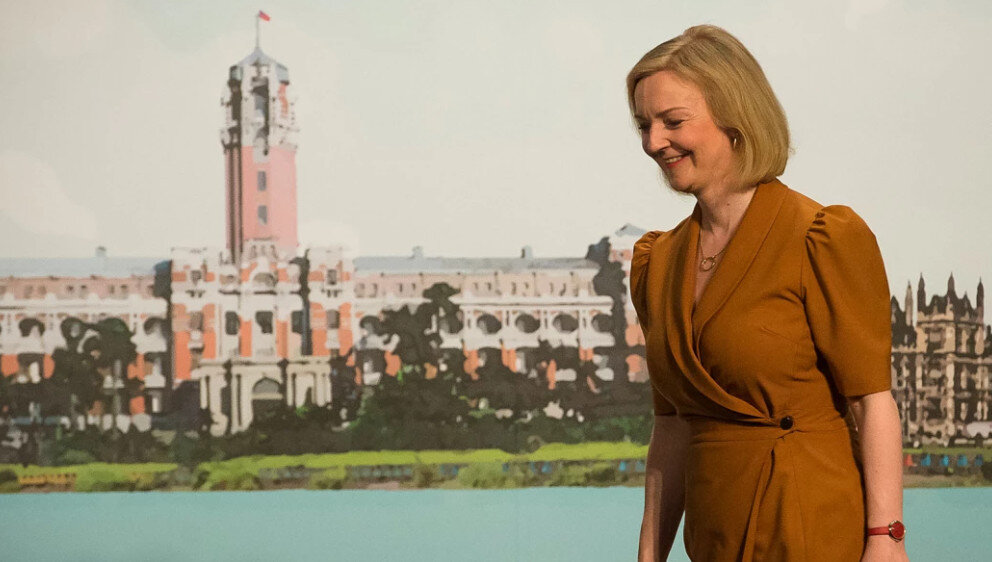 Все фото из интернета. Какое счастье - опять быть в центре внимания))