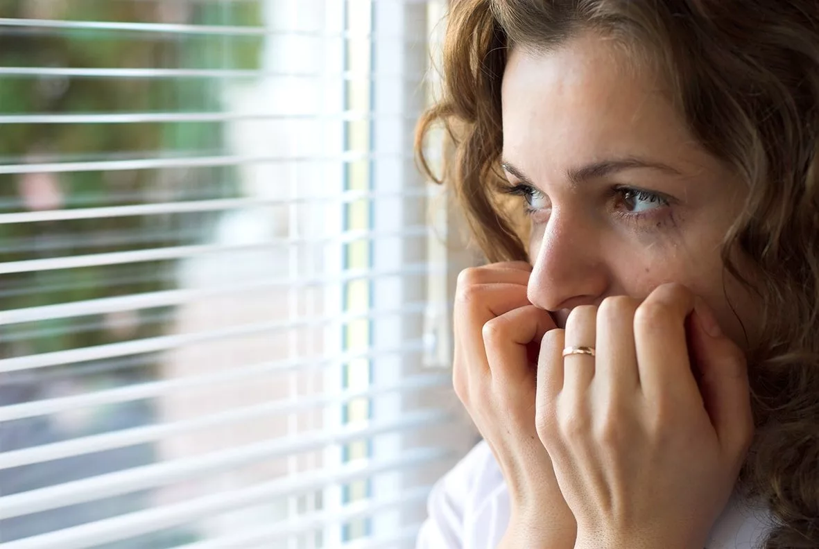 открытую тревогу. паника. тревожность у подростков. человек в тревоге. тревога.